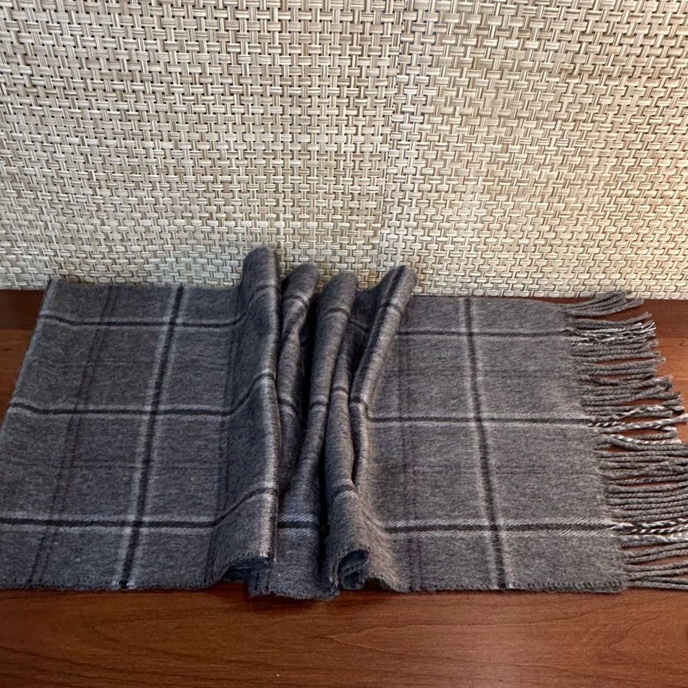 🌟HP🌟VTG 2000s Italian Made Unisex Soft Gray Acrylic Window Pane Plaid Scarf - Picture 3 of 8